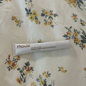 RHODE cinnamon bun Peptide Lip Tint